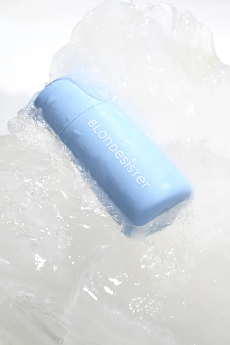 Paburkimą mažinantis paakių pieštukas "Eyecing Depuffing Eye Balm", 7 ml